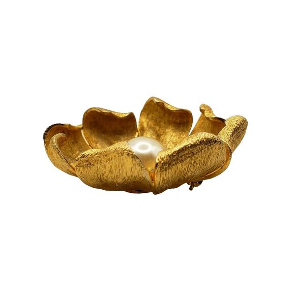 Large Retro Flower Brooch Faux Pearl Gold Tone Statement Petals Pin Vintage 60s - Picture 6 of 7